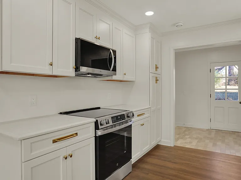 2058 Chatham Cv — Photo 11
