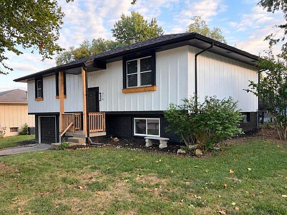 2nd image of 316 SW Killarney Lane