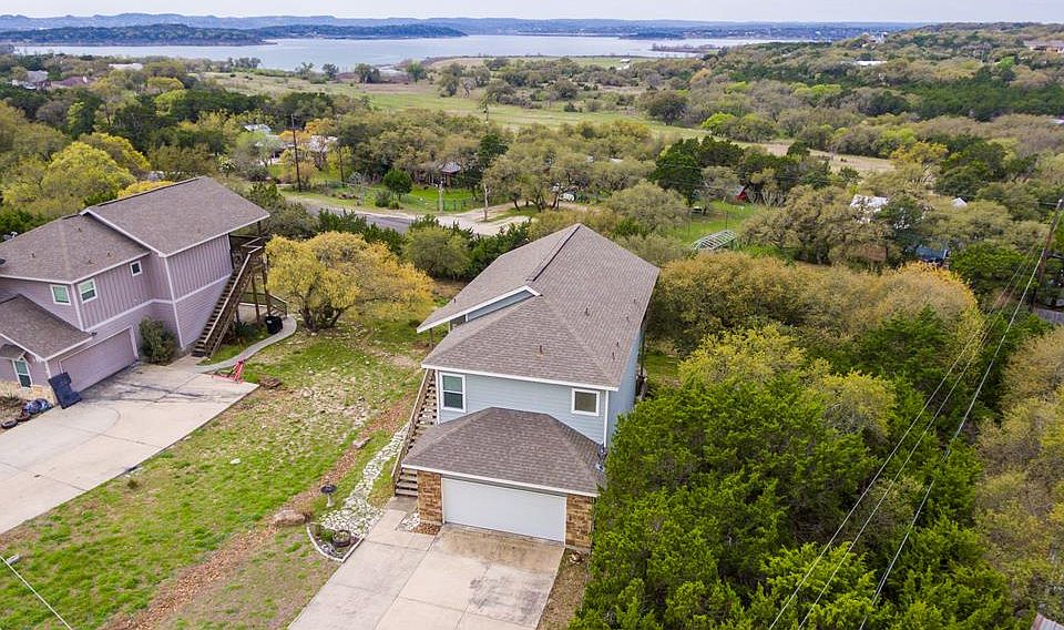 1st image of 700 Oakleaf Dr