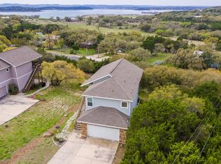 700 Oakleaf Dr, Canyon Lake, TX 78133