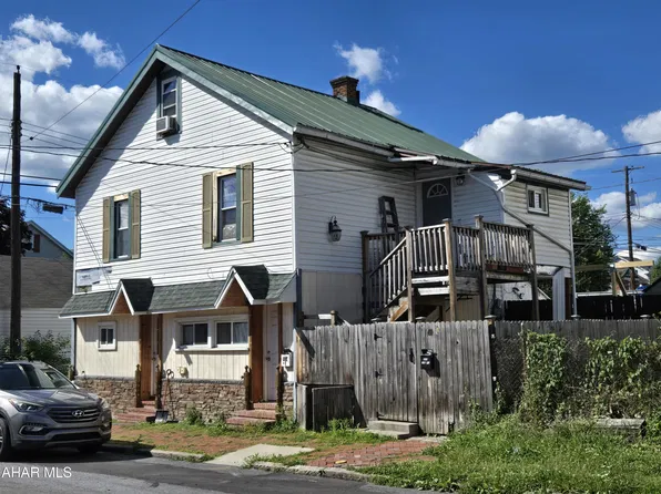 406 1st St, Altoona, PA 16602