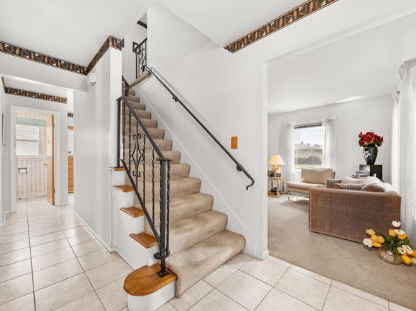 9235 White Oak Ave, Munster, IN 46321