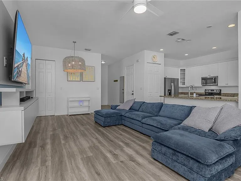 5396 Cameron Dr — Photo 11