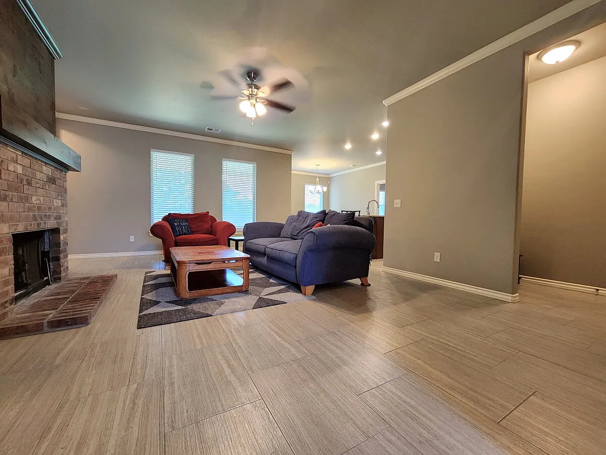 4 bed, 3.0 bath, 1803 sqft, $2,299 — Photo 2