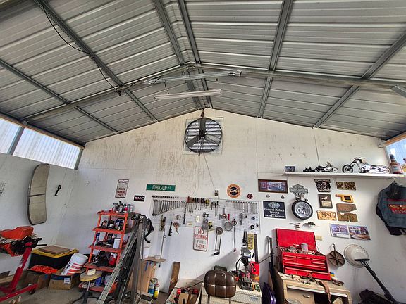 4th image of 305 Pyron St