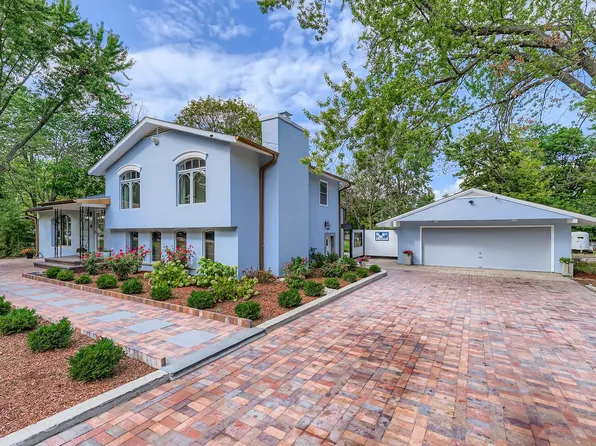 18838 W Hickory St, Mundelein, IL 60060