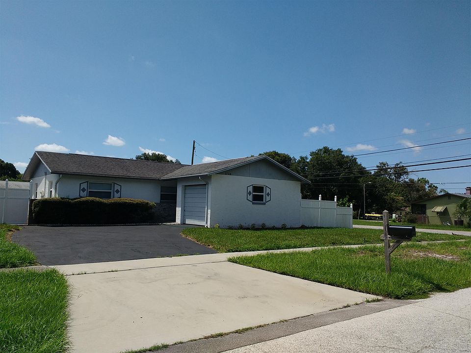 20th Ave SW - Front view