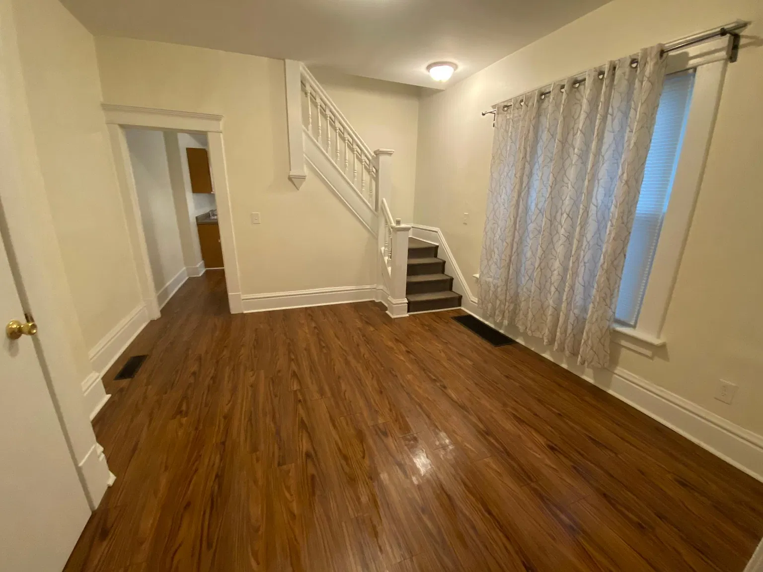 3 bed, 1128 sqft, $1,400 — Photo 3