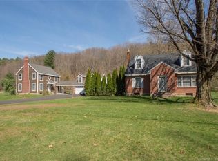 52 E Weatogue St, Simsbury, CT 06070