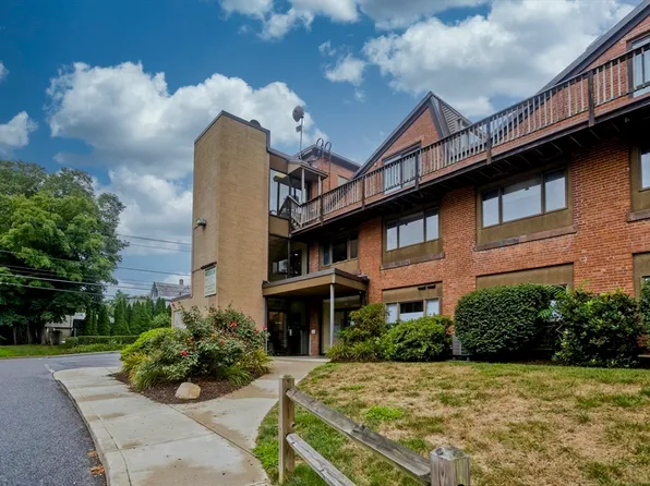 267 Locust St APT 1A, Northampton, MA 01062