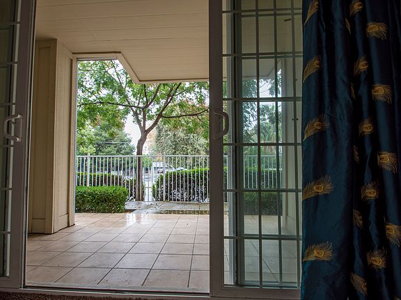 3rd image of 429 Harriet Ln