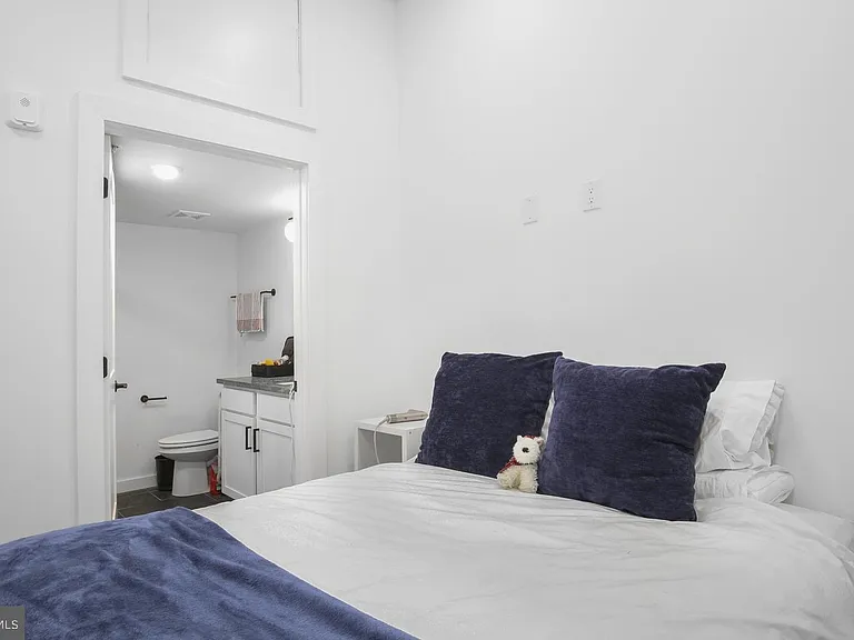 1415 Locust St #504 — Photo 8