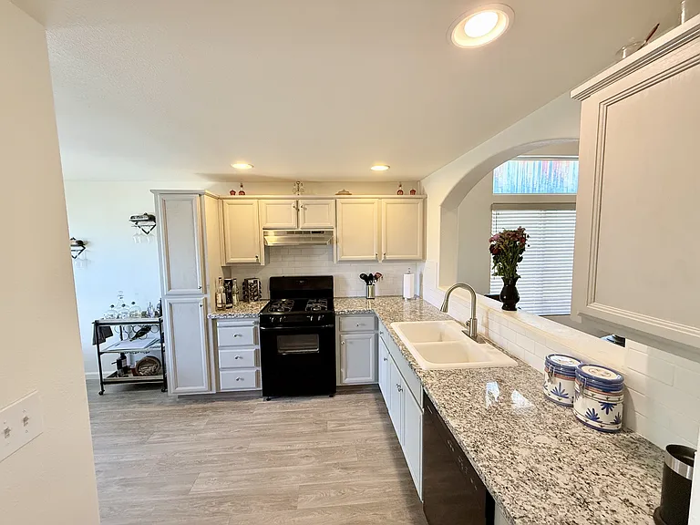 524 Darren Way — Photo 9