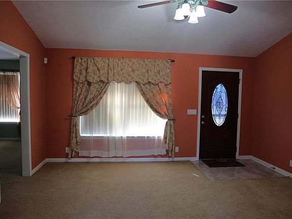 3rd image of 2410 Lee St