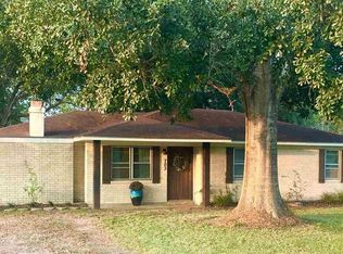 703 Carolyn St, Winnie, TX 77665