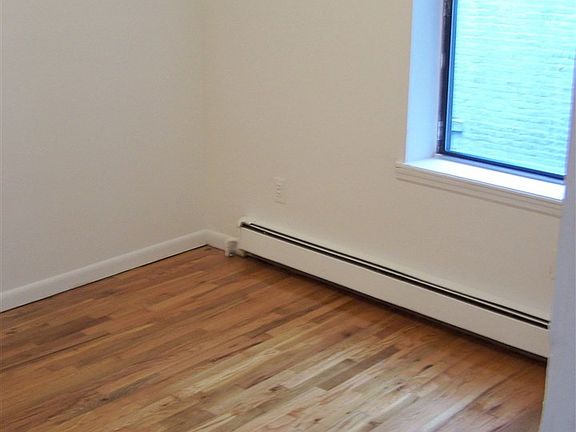 3rd image of 104 Waldo Ave APT 33
