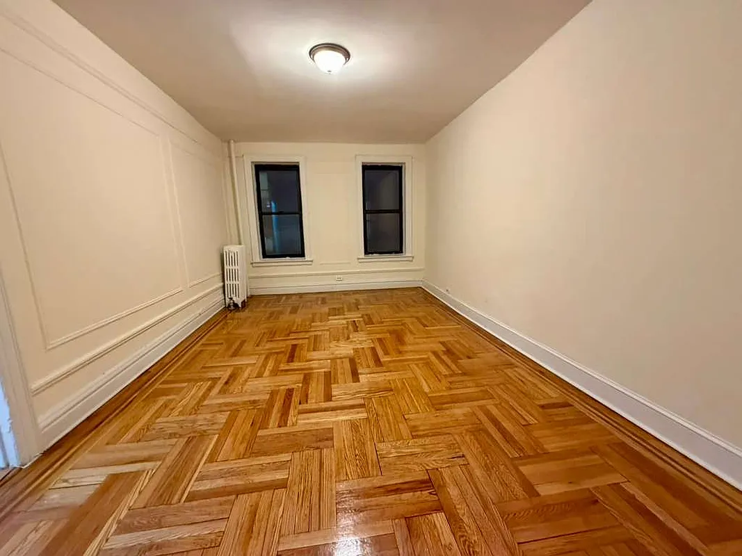 2925 Matthews Avenue 4A