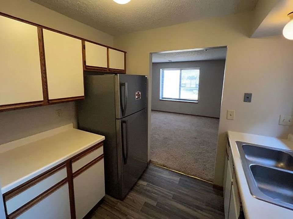 1st image of 744 Ashland Ave #64