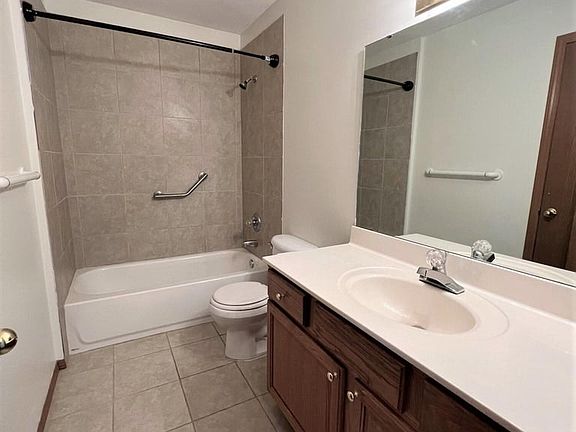 3rd image of 125 W Wade St