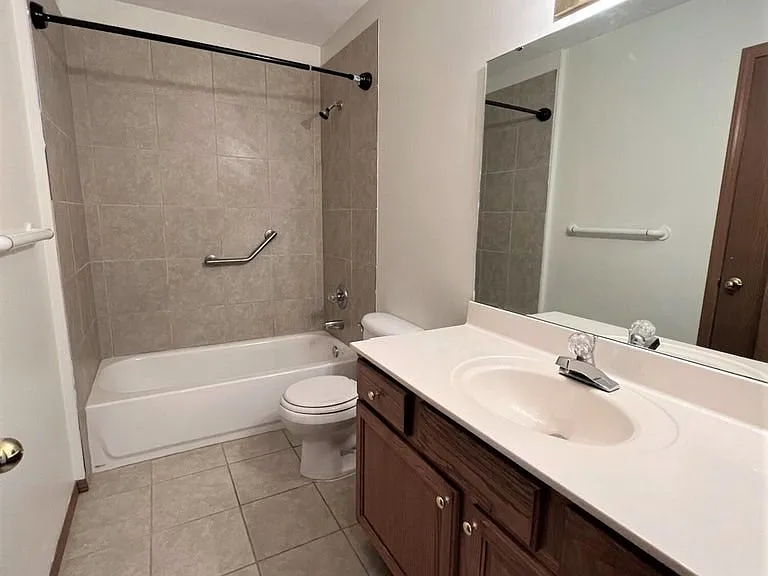 125 W Wade St — Photo 3