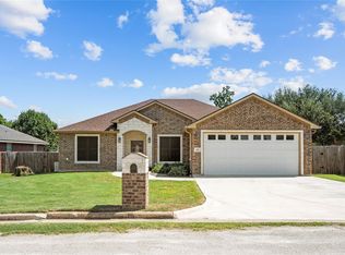 600 Olde Oaks Cir, Madisonville, TX
