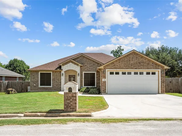 600 Olde Oaks Cir, Madisonville, TX 77864