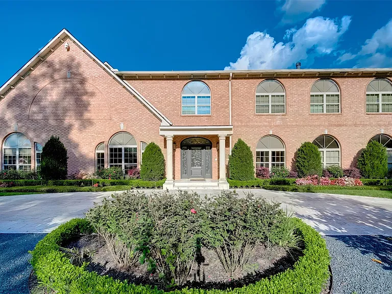 12445 Memorial Dr — Photo 4