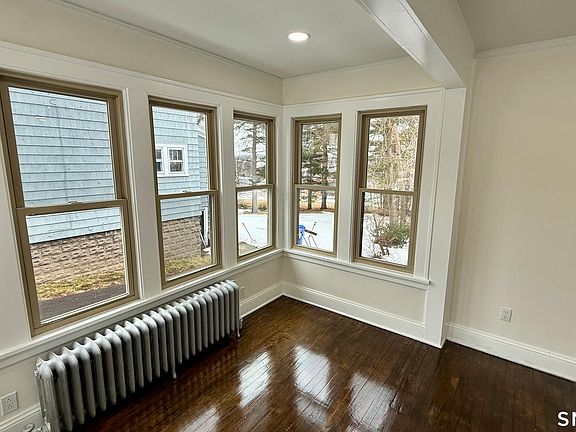 5th image of 242 Pearl Street