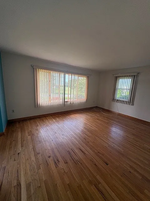 3 bed, 1.5 bath, 2576 sqft, $1,600 — Photo 4