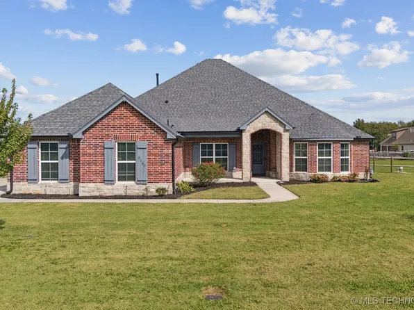 5163 E Hickory Hollow Dr, Claremore, OK 74019