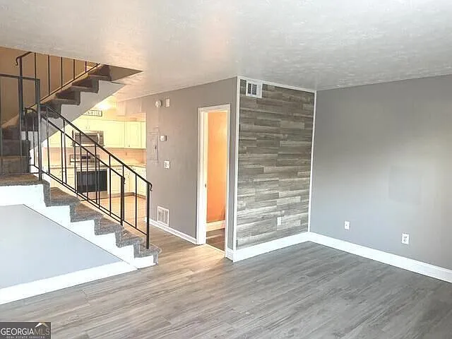 2 bed, 1.5 bath, 1024 sqft, $1,235 — Photo 3