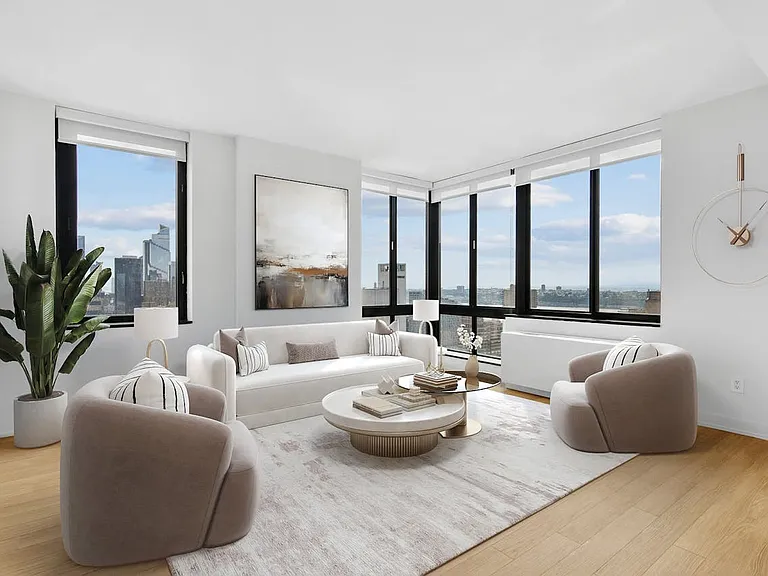 Columbus Cir #S35C — Photo 1
