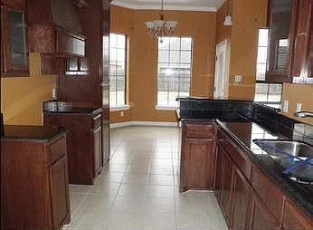 2nd image of 913 Villa Del Lago
