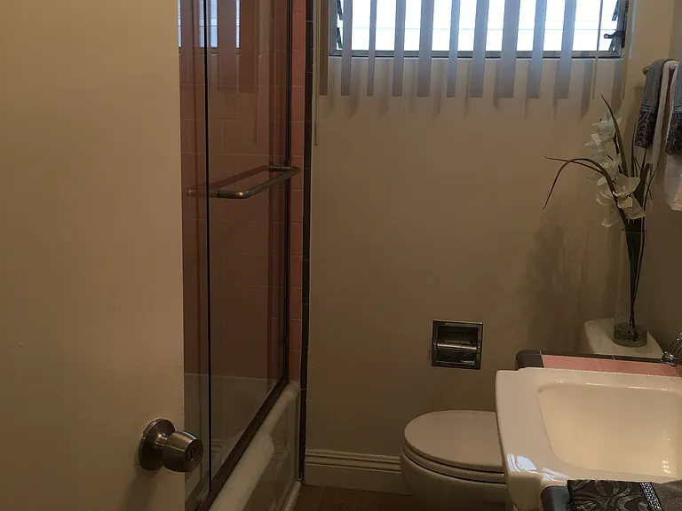 122 N Wetherly Dr — Photo 11