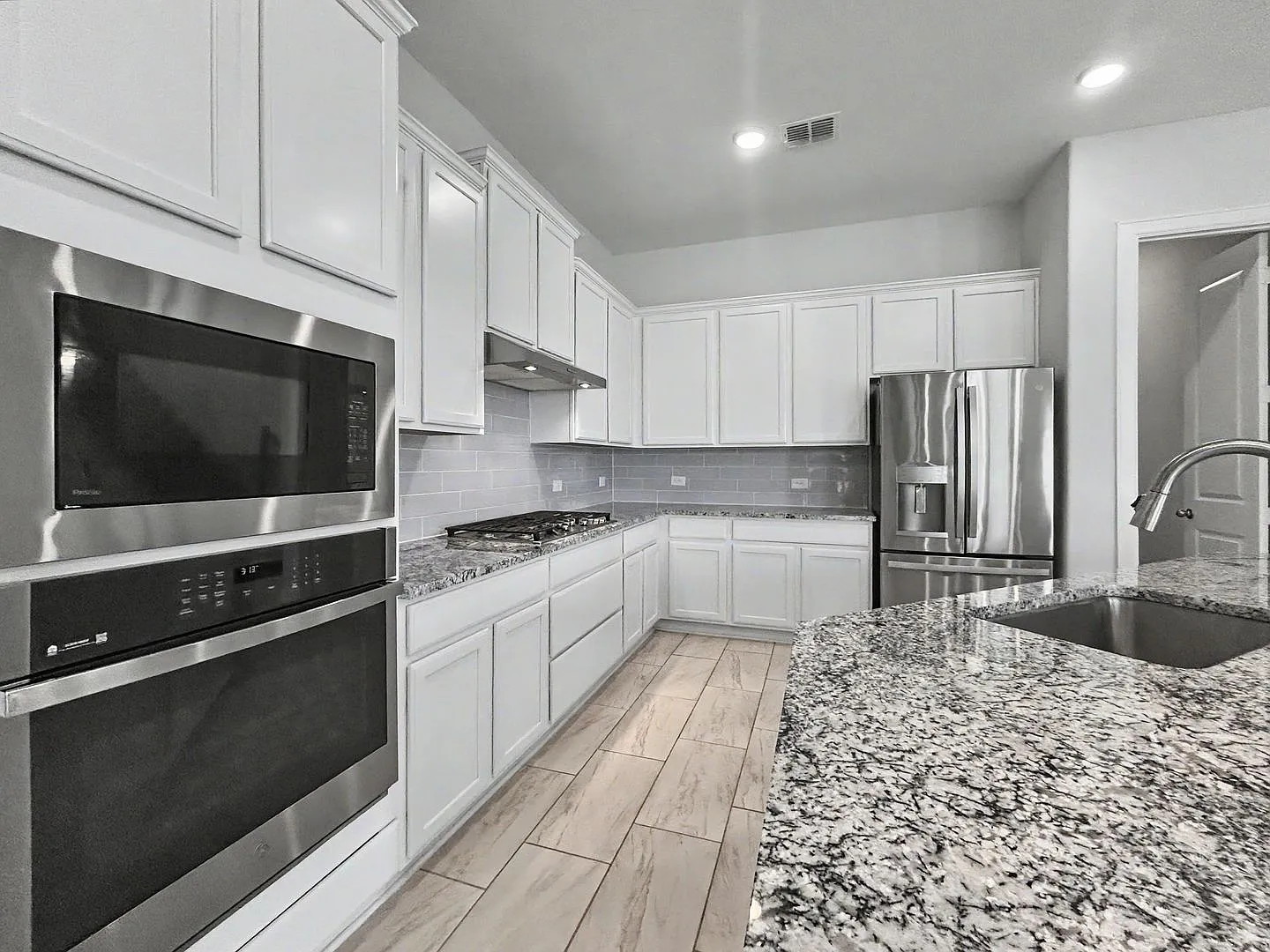 Modern Elegance in Cibolo Canyons | 4 Bed | 3.5 Bath | 3-Car Tandem Garage — Photo 4
