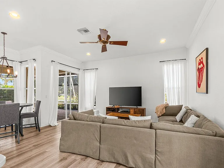 4621 Windward Cove Ln — Photo 33