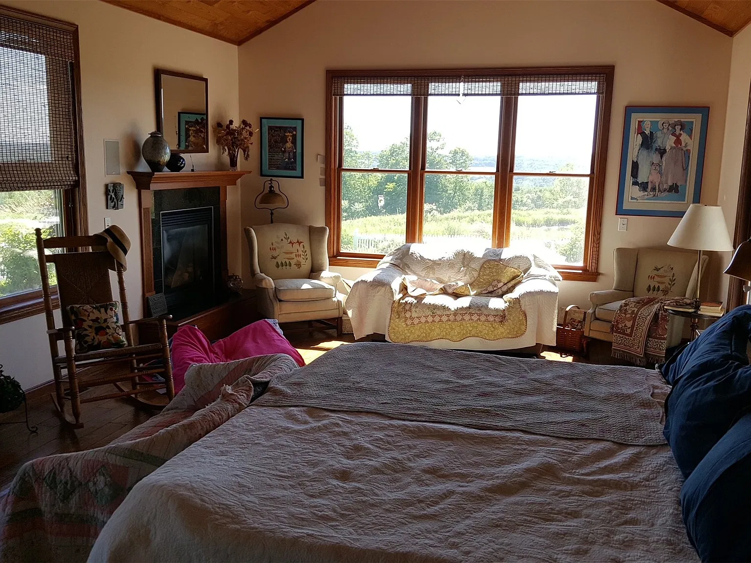 3 bed, 3.0 bath, 3410 sqft, $2,300 — Photo 4