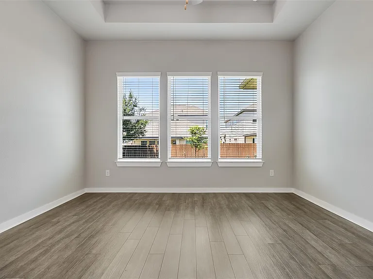 4318 Frankfurt Ln — Photo 15