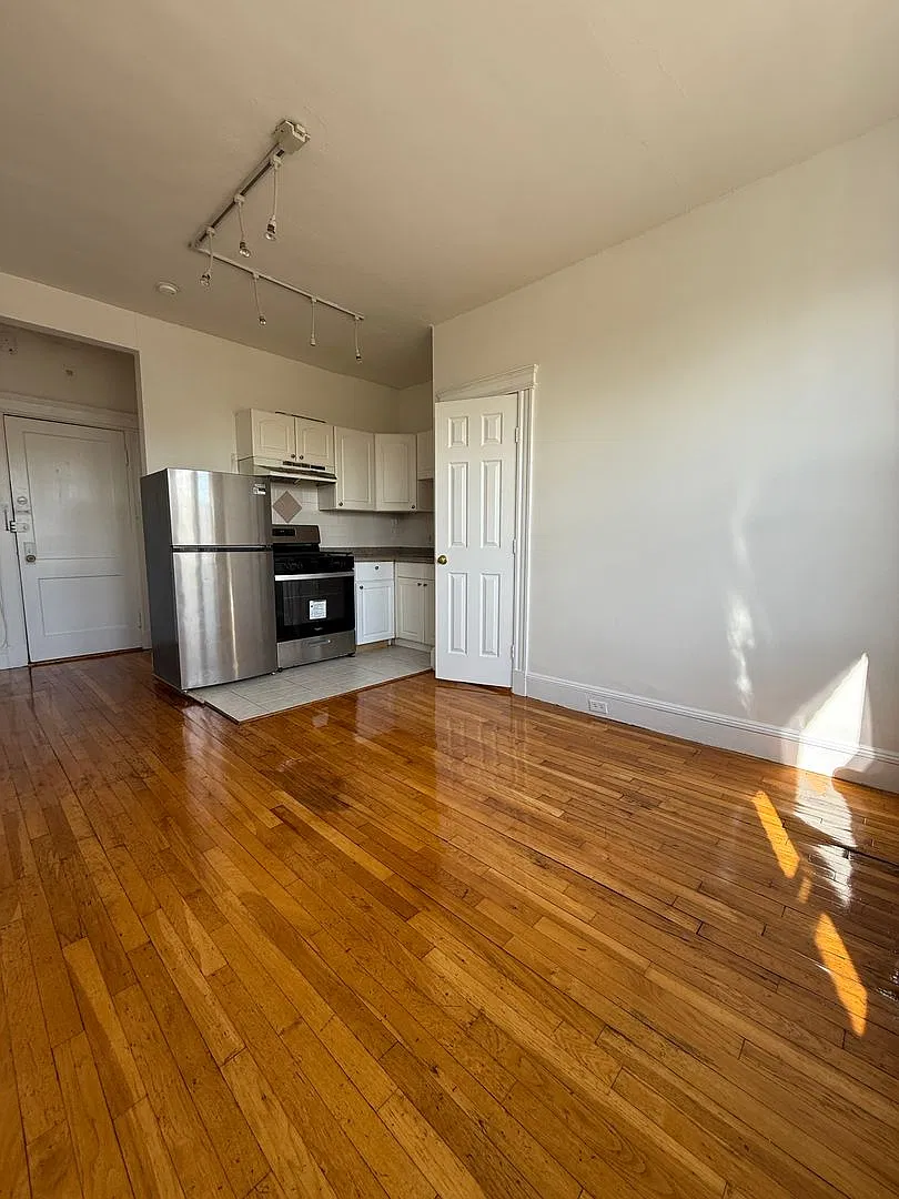 1625 Commonwealth Ave — Photo 4