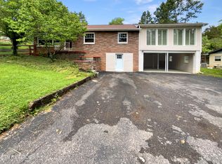 3801 Woodlake Dr, Knoxville, TN 37918