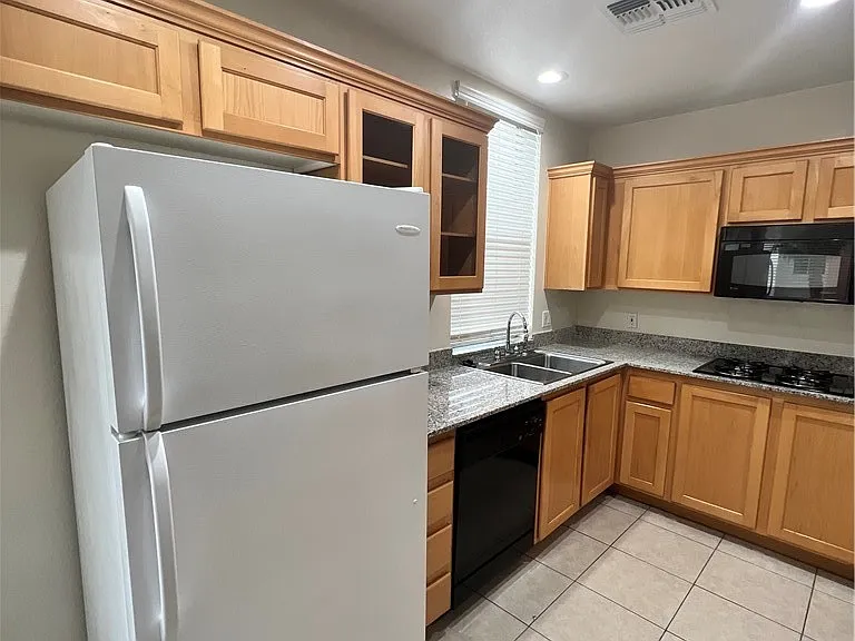 19 E Agate Ave #303 — Photo 5