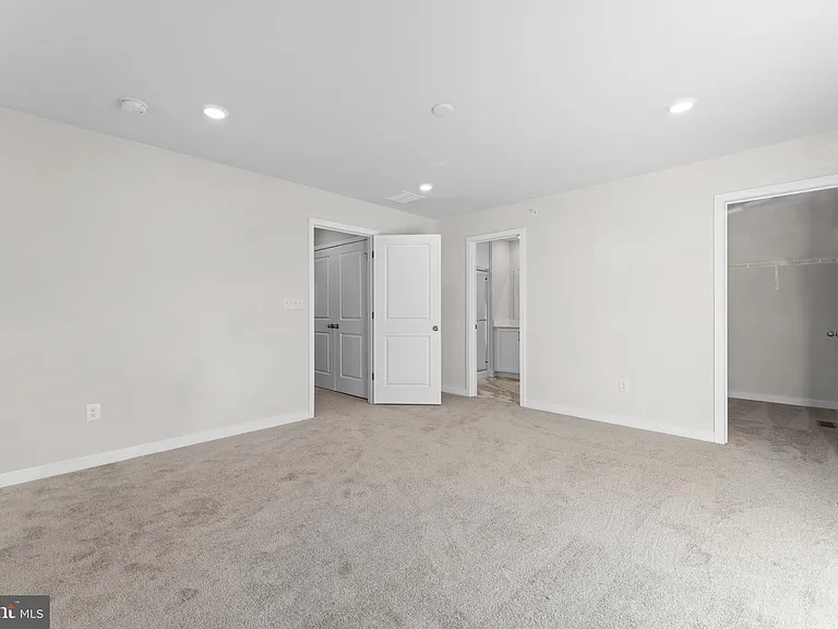 56 Continental Way — Photo 16