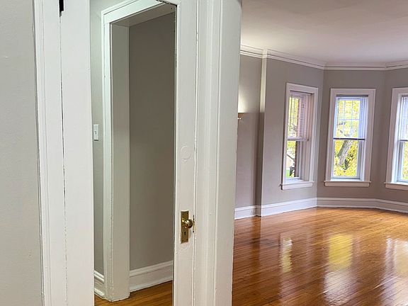 4th image of 1940 W Birchwood Ave #2B