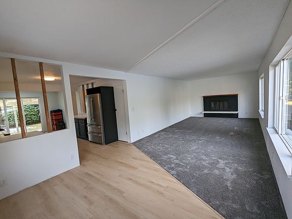 2nd image of 2428 Yew Street Rd