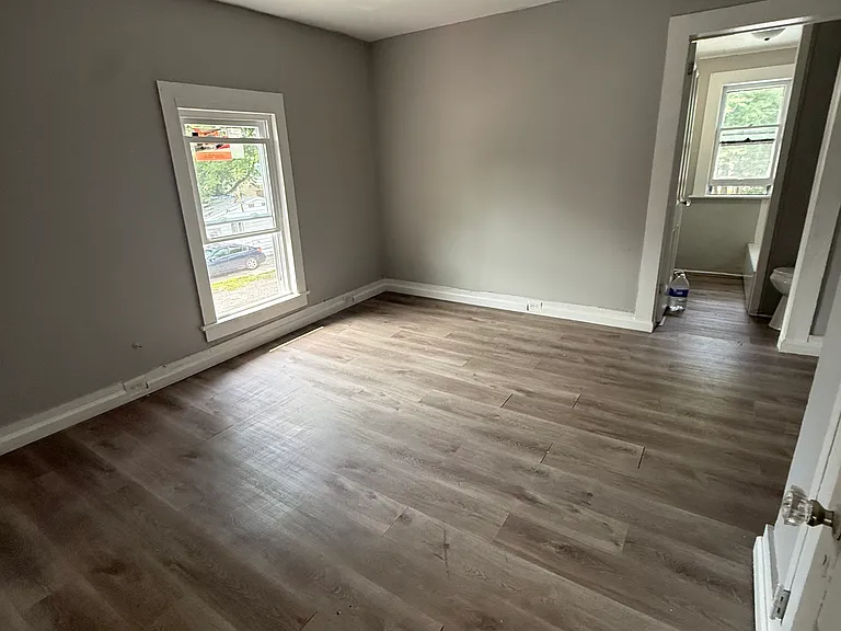 2025-2027 Wayne Ave — Photo 14