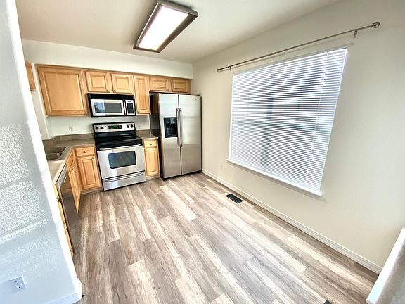 4th image of 12812 Jasmine St