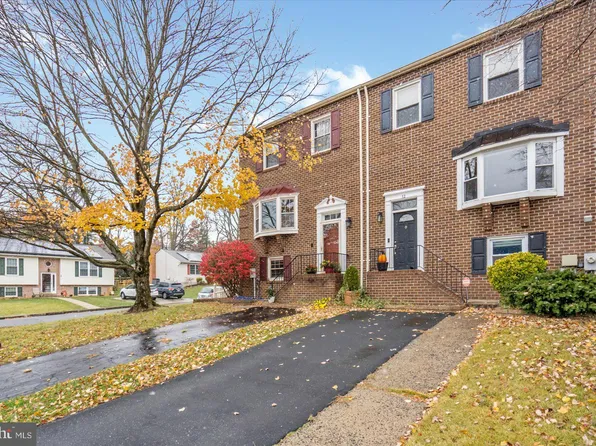12 Carriage Walk Ct, Parkville, MD 21234