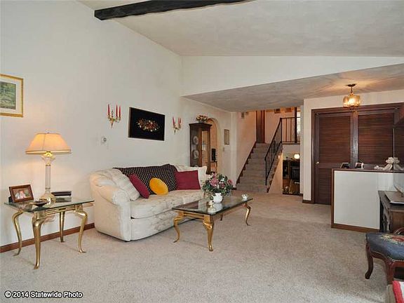 4th image of 172 Sweetbriar Dr