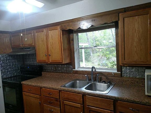 4th image of 121 Shady Creek Dr