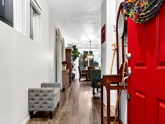 5th image of 4315 NE 57th Pl